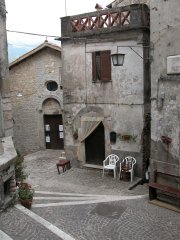 Il museo dell’Unità d’Italia
di Bassiano (in una ex-chiesa)
(13599 bytes)